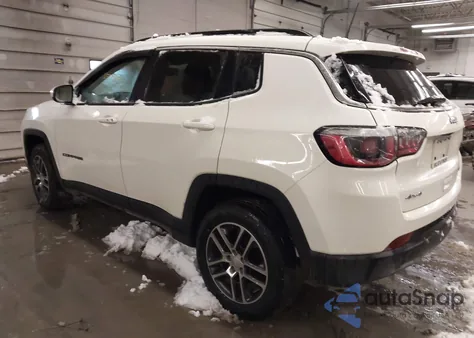 2019 Jeep Compass Latitude 4X4 z USA, uszkodzony, nr VIN 3C4NJDBB1KT661566